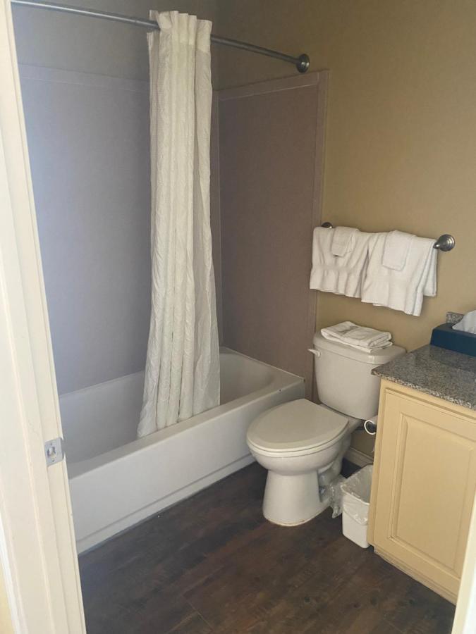 Southern Inns And Suites Now Offering Rv Spaces For Rent Yorktown Eksteriør billede