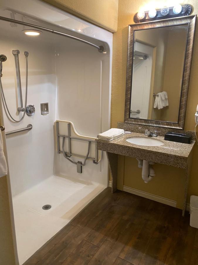 Southern Inns And Suites Now Offering Rv Spaces For Rent Yorktown Eksteriør billede