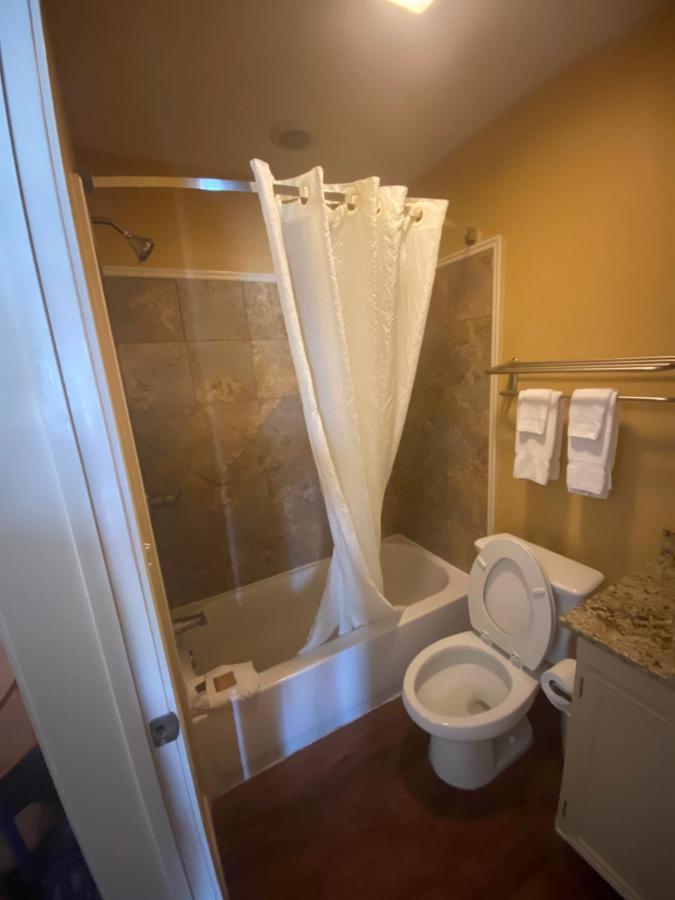 Southern Inns And Suites Now Offering Rv Spaces For Rent Yorktown Eksteriør billede